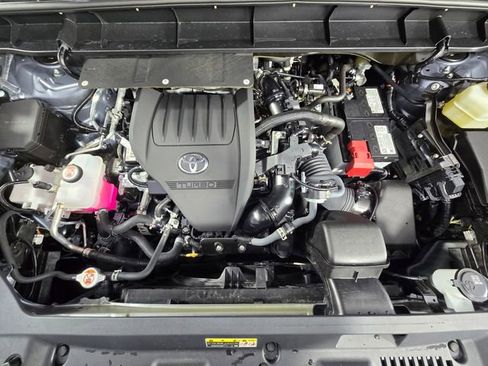 Used 2024 Toyota Highlander XLE image 13
