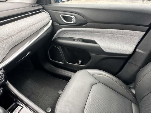 Used 2022 Jeep Compass Latitude AWD/4WD image 30