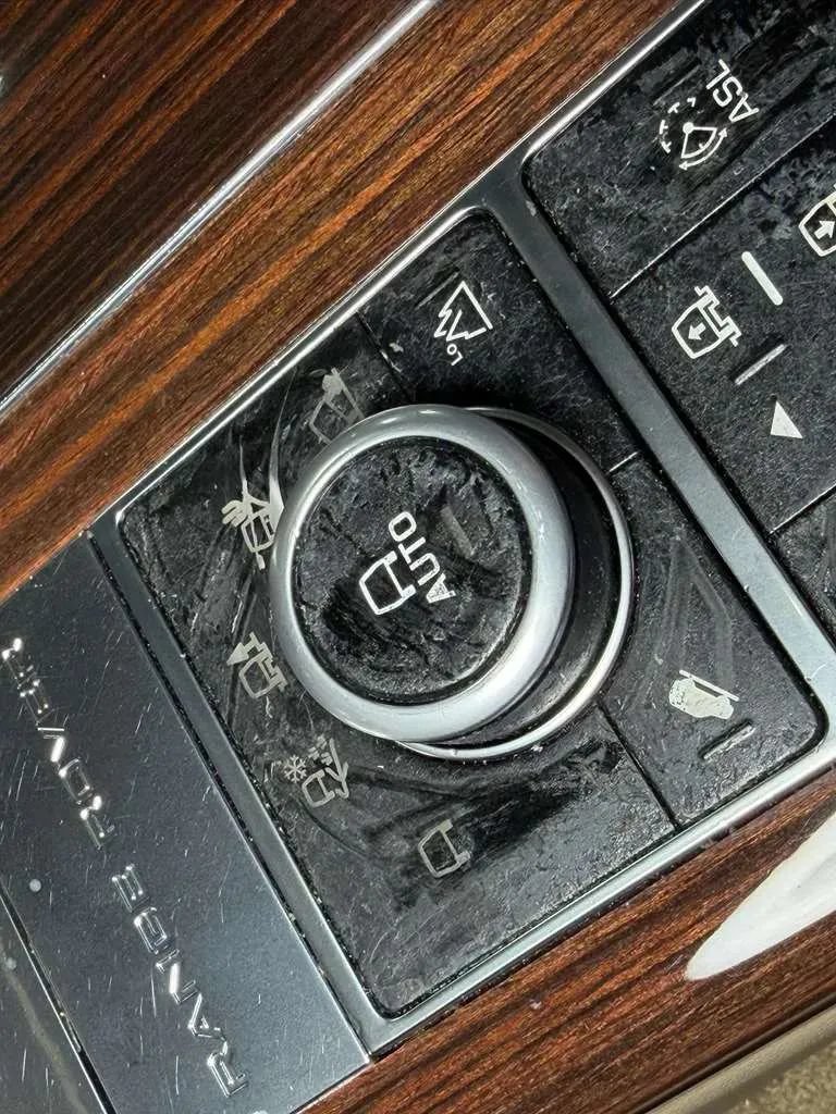 Used 2013 Land Rover Range Rover HSE AWD/4WD image 34