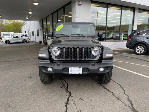 Used 2024 Jeep Wrangler Unlimited Sport AWD/4WD image 2