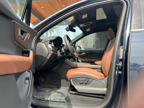 Used 2025 Audi Q7 3.0T Premium w/ Convenience Package image 9