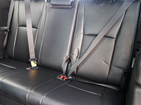 Used 2022 Toyota Highlander XSE FWD image 18