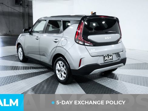 Used 2025 Kia Soul LX w/ LX Technology Package FWD image 3