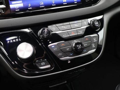 Used 2025 Chrysler Pacifica Select FWD image 21