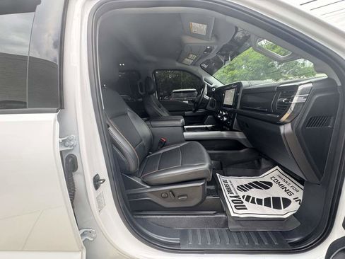 Used 2025 Ford F250 Lariat AWD/4WD image 9
