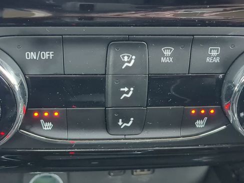 Used 2025 Chevrolet Trax LT w/ LT Convenience Package image 23