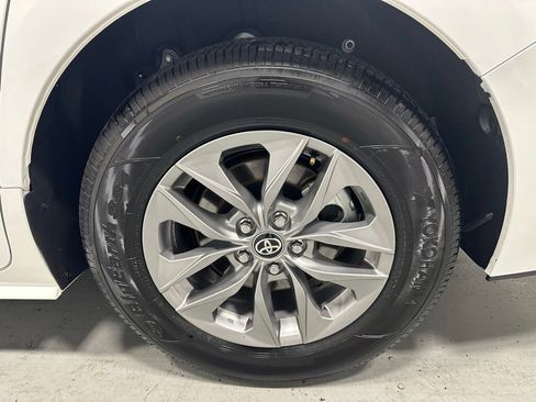 Used 2025 Toyota Sienna LE image 67