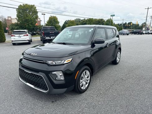 Used 2022 Kia Soul LX FWD image 3