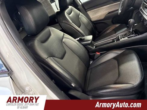 Used 2023 Jeep Compass Latitude image 36