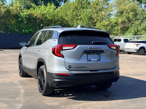 Used 2023 GMC Terrain SLE w/ Driver Convenience Package FWD image 6