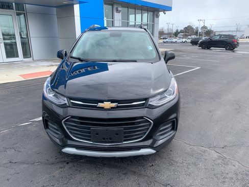 Used 2019 Chevrolet Trax LT w/ LT Convenience Package image 2