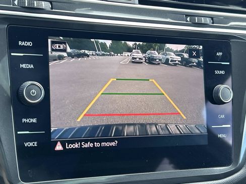 Certified 2023 Volkswagen Tiguan SE R-Line AWD/4WD image 34