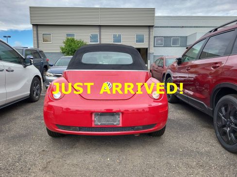 Used 2006 Volkswagen Beetle Convertible w/ Package 1 FWD image 3