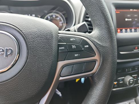 Used 2019 Jeep Cherokee Latitude w/ Popular Appearance Group FWD image 20