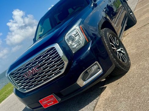 Used 2019 GMC Yukon XL Denali w/ Denali Ultimate Package image 2