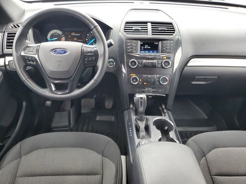 Used 2018 Ford Explorer XLT image 26