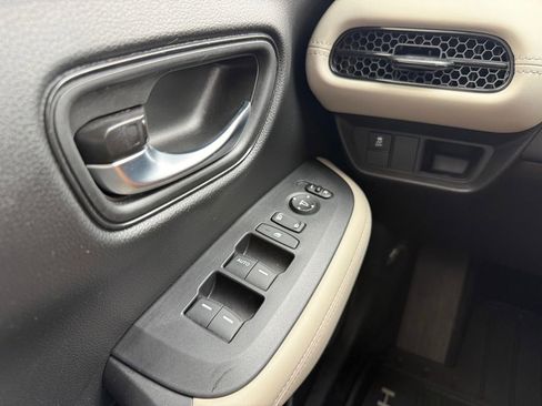 Used 2024 Honda HR-V LX image 21