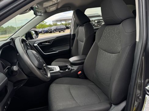 Used 2021 Toyota RAV4 XLE FWD image 24