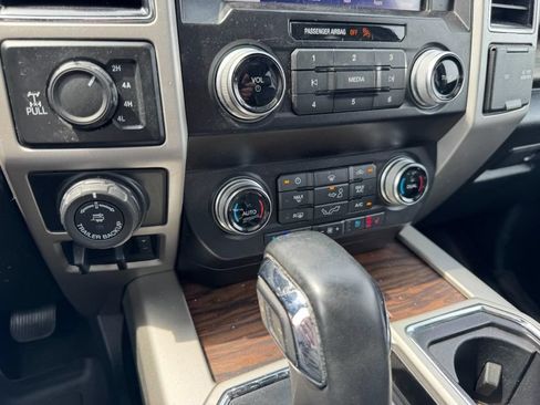 Used 2020 Ford F150 Lariat w/ Equipment Group 502A Luxury AWD/4WD image 19