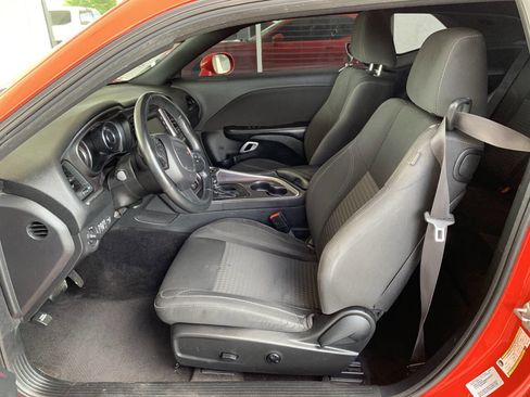 Used 2016 Dodge Challenger SXT RWD image 6
