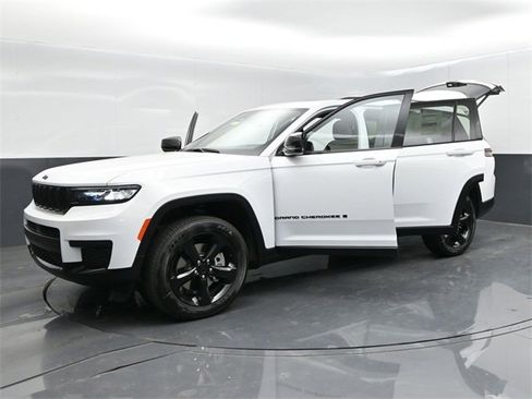 New 2025 Jeep Grand Cherokee L Altitude image 58