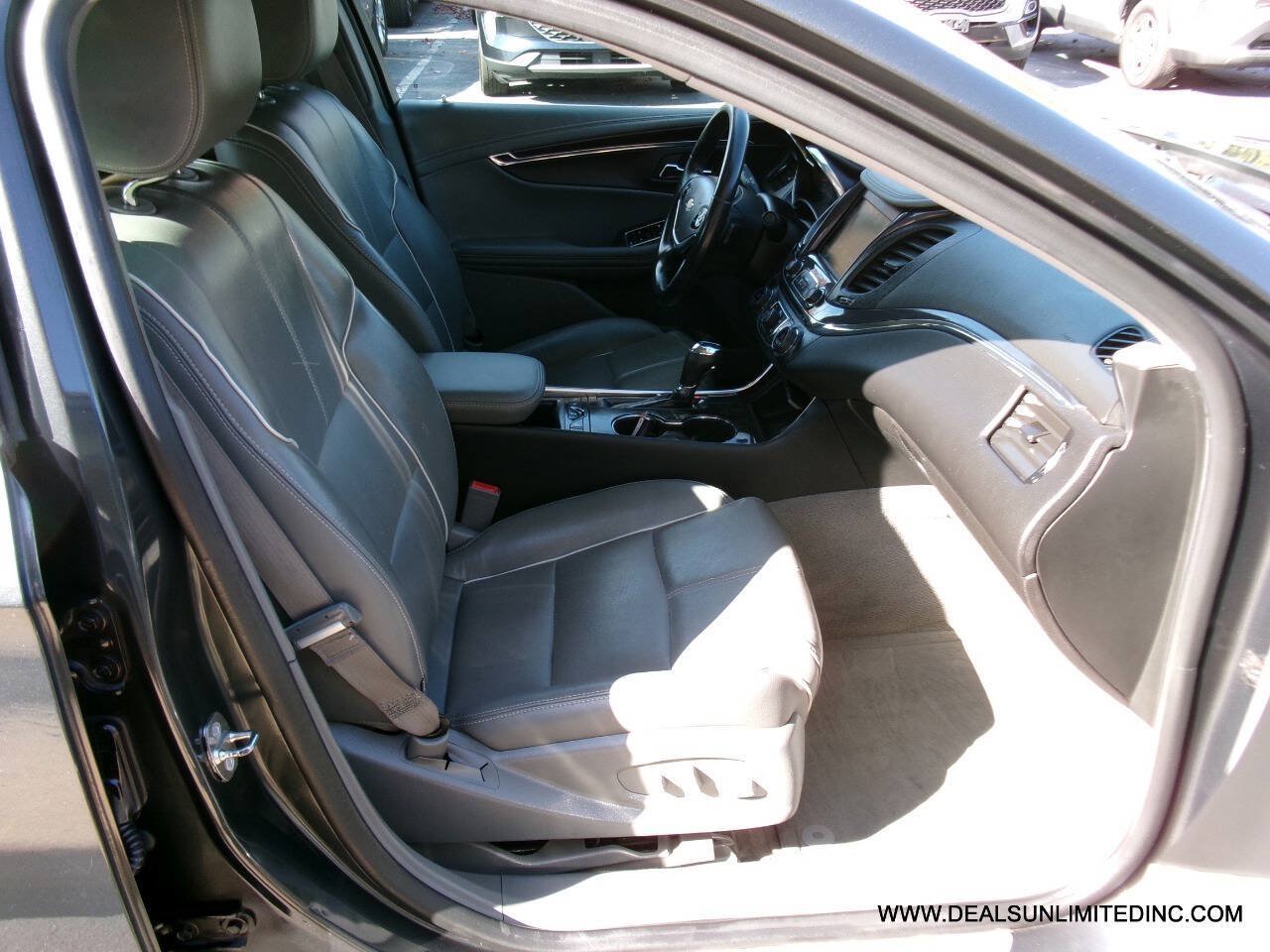 Used 2015 Chevrolet Impala LTZ FWD image 18
