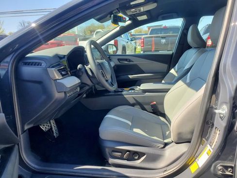 Used 2025 Toyota Camry SE FWD image 15