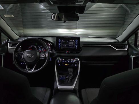 Used 2020 Toyota RAV4 XLE w/ Convenience Package image 11