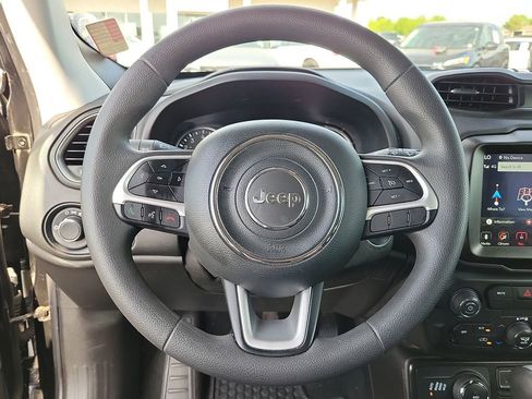 Used 2023 Jeep Renegade Latitude image 19