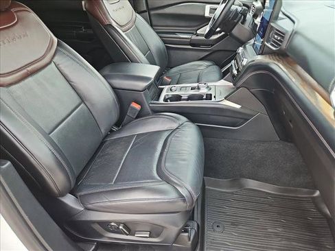 Used 2020 Ford Explorer Platinum w/ Premium Technology Package AWD/4WD image 29