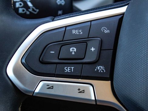 Used 2023 Volkswagen Taos SE w/ Panoramic Sunroof Package image 26