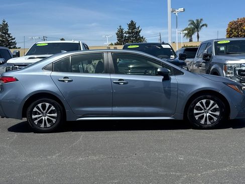 Used 2022 Toyota Corolla LE w/ Carpet Mat Package (TMS) FWD image 4