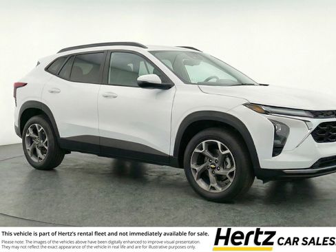 Used 2025 Chevrolet Trax LT FWD image 1
