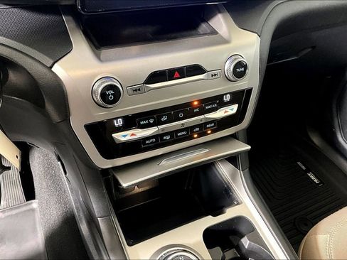 Certified 2021 Ford Explorer 2WD image 26