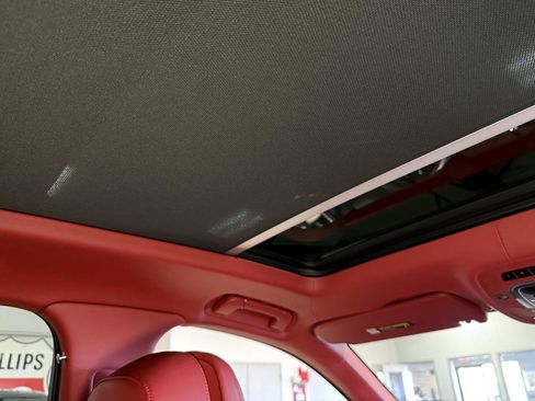 Used 2018 Bentley Bentayga image 91