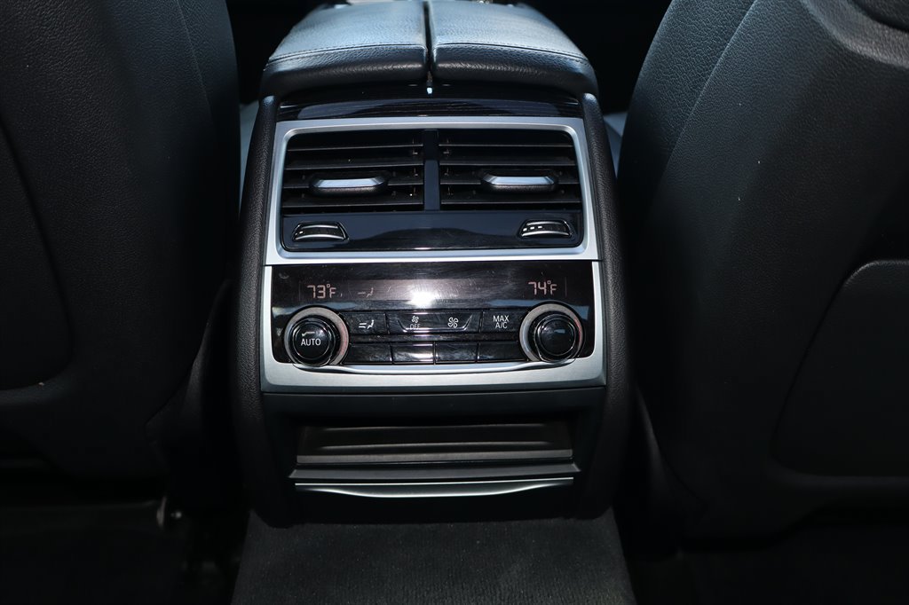 Used 2019 BMW 740i w/ Executive Package RWD image 31