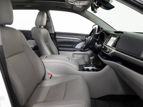 Used 2019 Toyota Highlander Limited Platinum AWD/4WD image 31