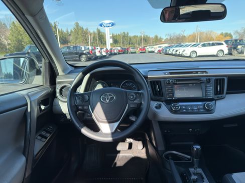 Used 2018 Toyota RAV4 XLE image 9