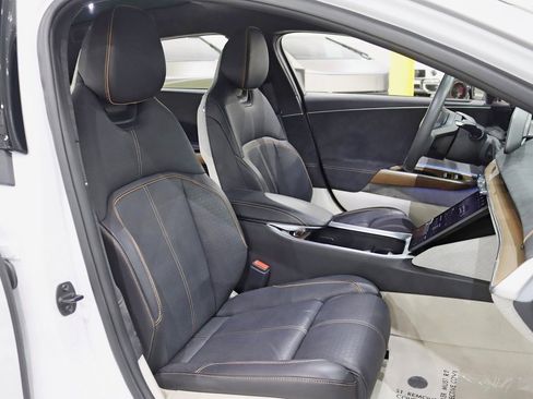 Used 2022 Lucid Air Grand Touring image 32