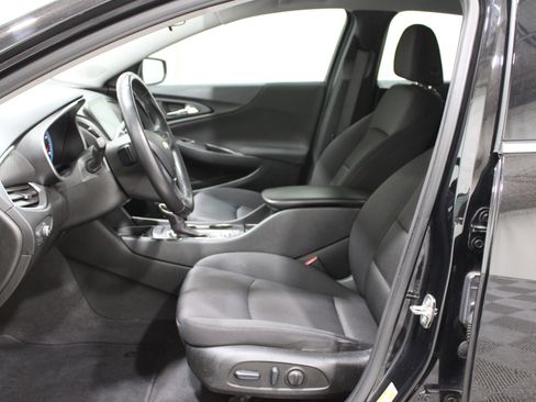 Used 2022 Chevrolet Malibu RS image 3