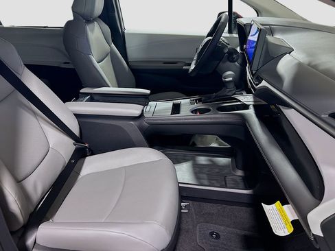 New 2026 Toyota Sienna XLE FWD image 29