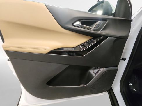 Used 2026 Chevrolet Equinox ACTIV w/ LPO, Floor Liner Package AWD/4WD image 15
