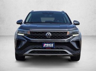 Used 2023 Volkswagen Taos SE w/ Panoramic Sunroof Package FWD video 2