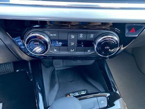 New 2026 Chevrolet Trax LT w/ Sunroof Package FWD image 29