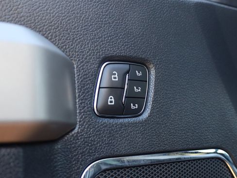 Used 2022 Ford F250 Lariat w/ Black Appearance Package image 6