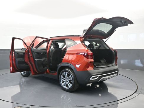 Used 2023 Kia Seltos S image 68