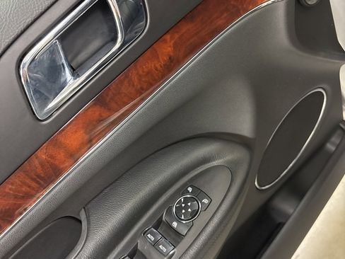 Used 2019 Lincoln MKT AWD image 19