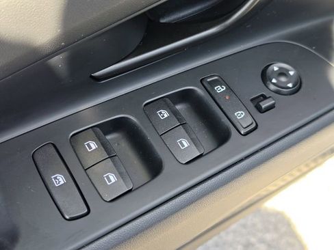Used 2025 Hyundai Elantra Sport FWD image 18