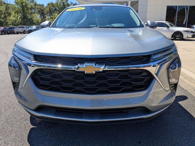 Used 2024 Chevrolet Trax LT w/ Driver Confidence Package FWD image 3