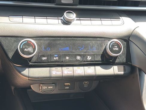 Certified 2024 Hyundai Elantra SEL FWD image 32